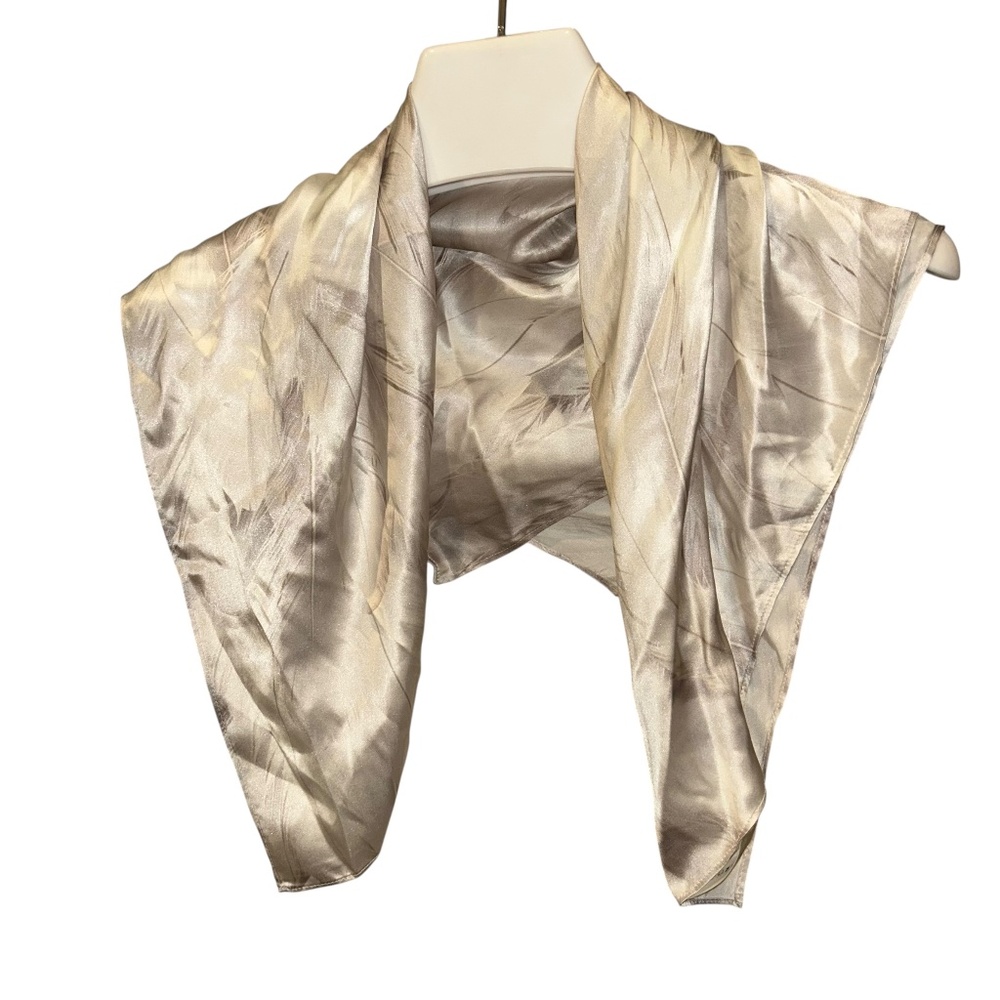L'Agence 100% silk charmeuse watercolor gray silver feather print scarf - Picture 4 of 6